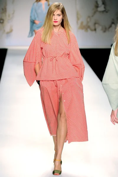 Look 15